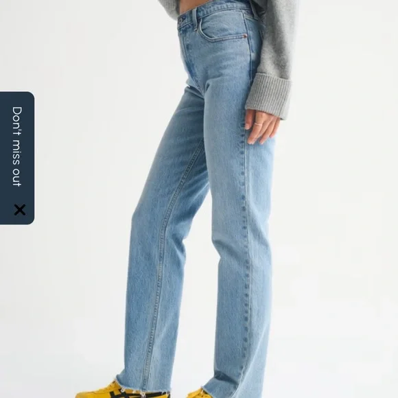 Abercrombie & Fitch Ultra High Rise 90s Straight Jean - Picture 2 of 3